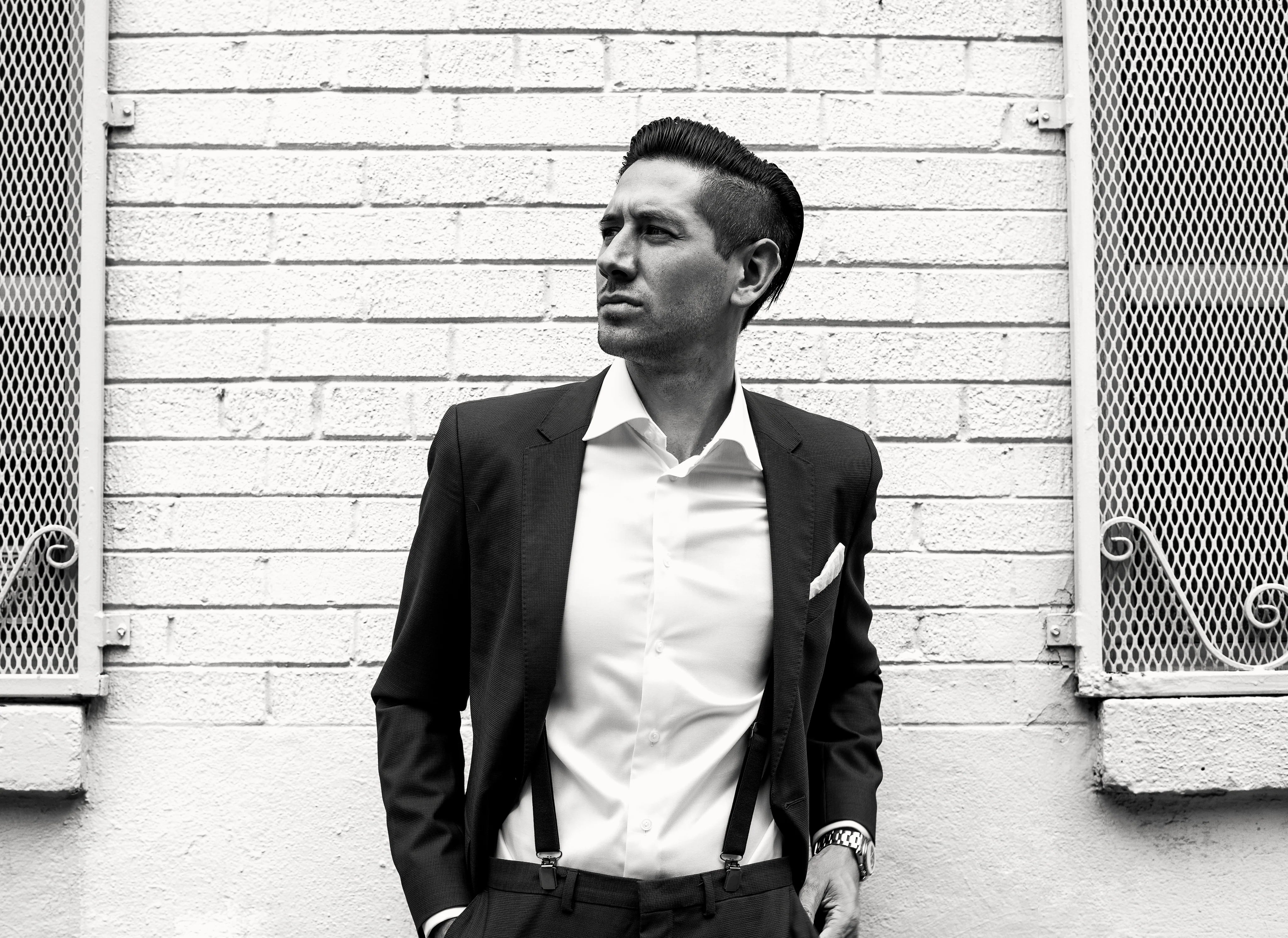 files/black-and-white-image-of-mens-formal-fashion.webp